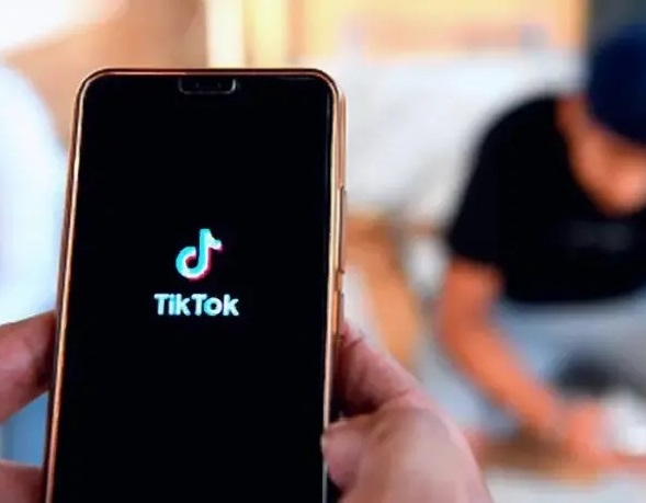 acidente de funcionário no TikTok