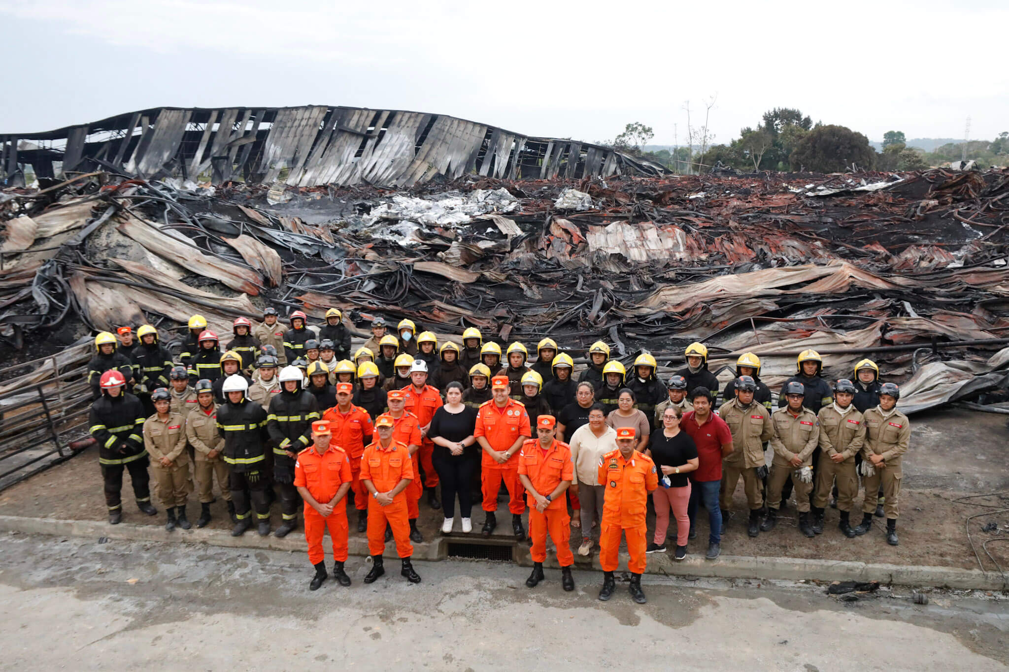 Bombeiros apresentam balanço da operação que extinguiu incêndio no Distrito II