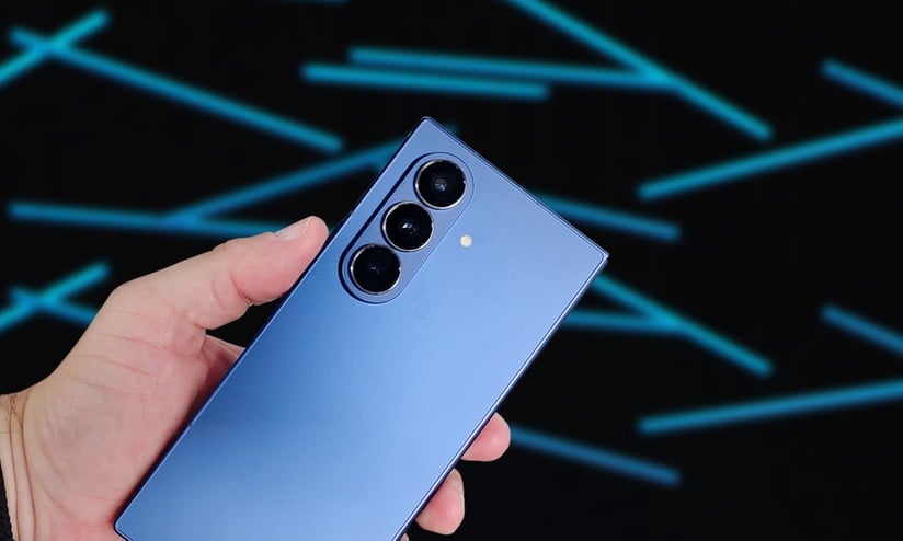 Samsung lança nova geração de celulares dobráveis e relógios inteligentes
