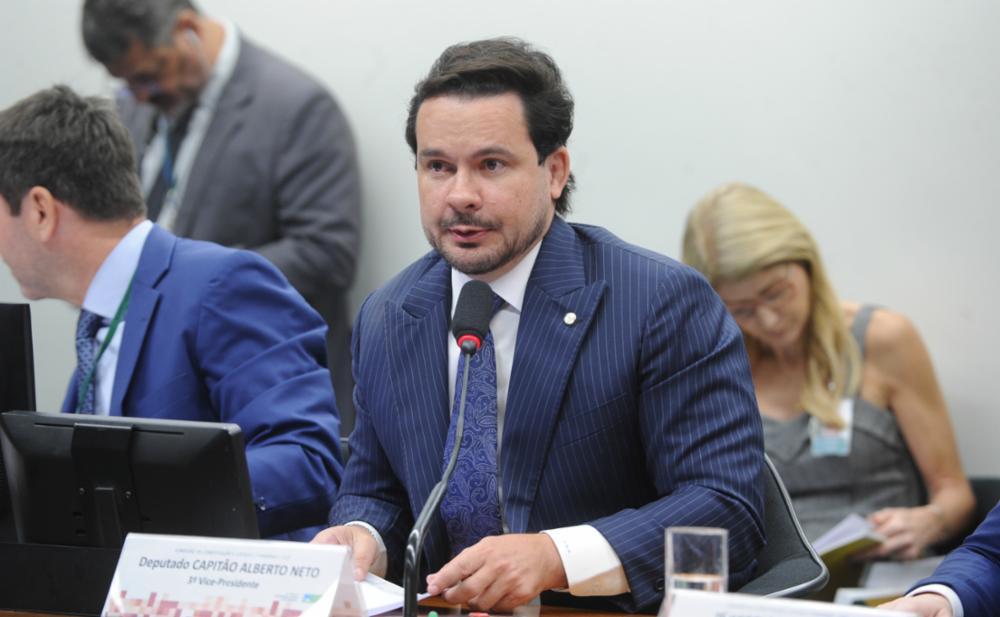 Deputado Capitao Alberto Neto lidera pesquisas Portal Fred Novaes