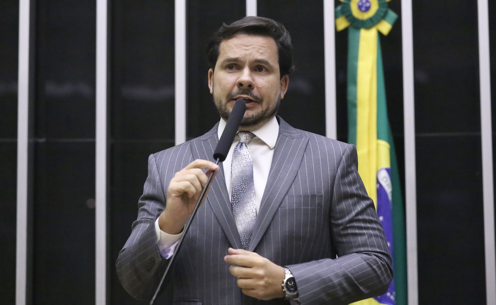 Capitão Alberto Neto defende internet de qualidade para  comunidades da Amazônia