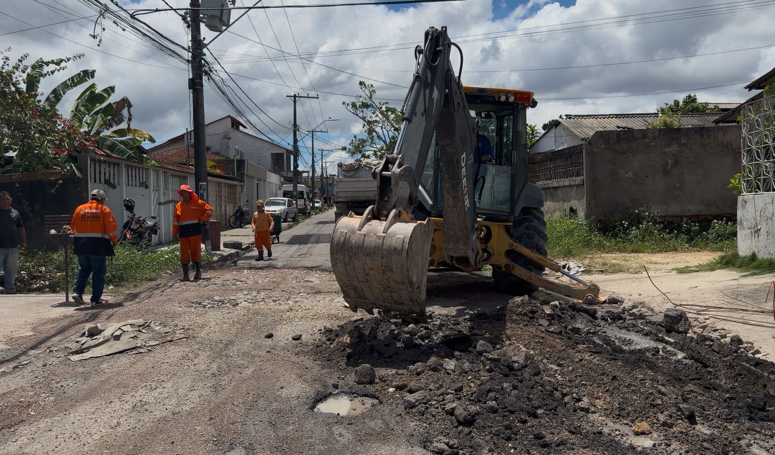 Fiscalização e cobrança do vereador Raiff Matos garantem obra no Manoa