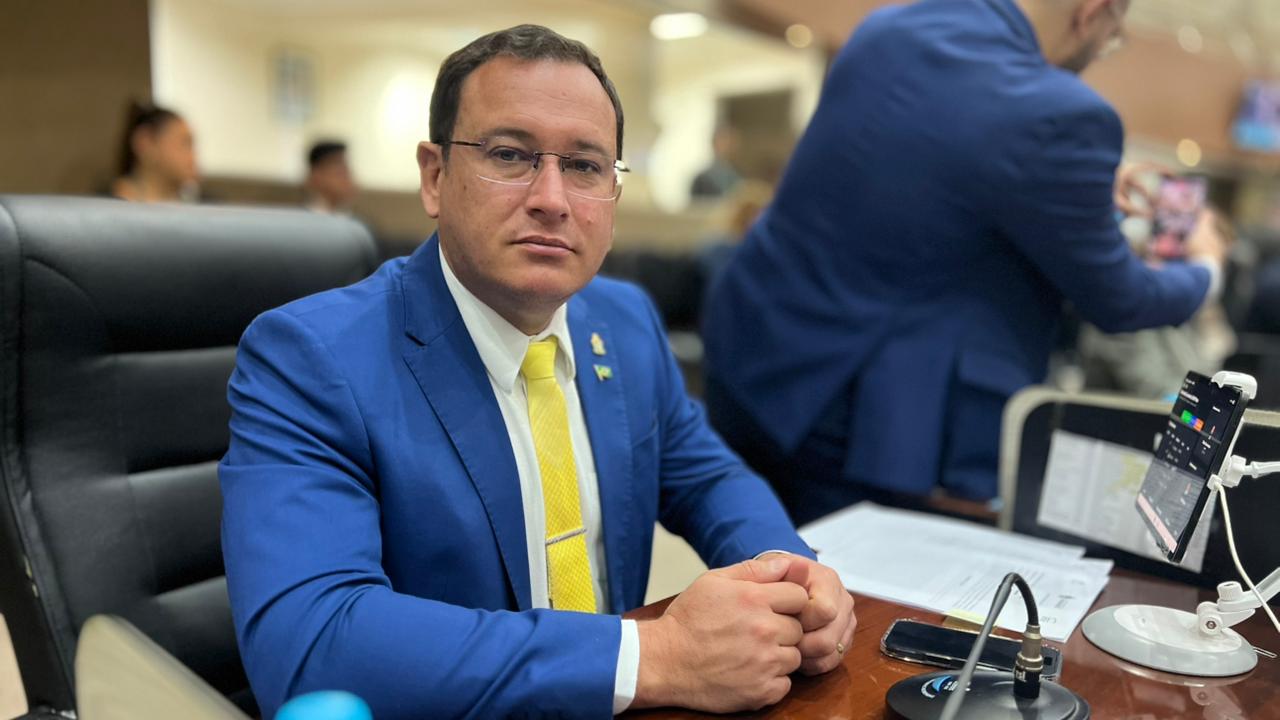 Câmara aprova semana contra evasão escolar proposta por Raiff Matos