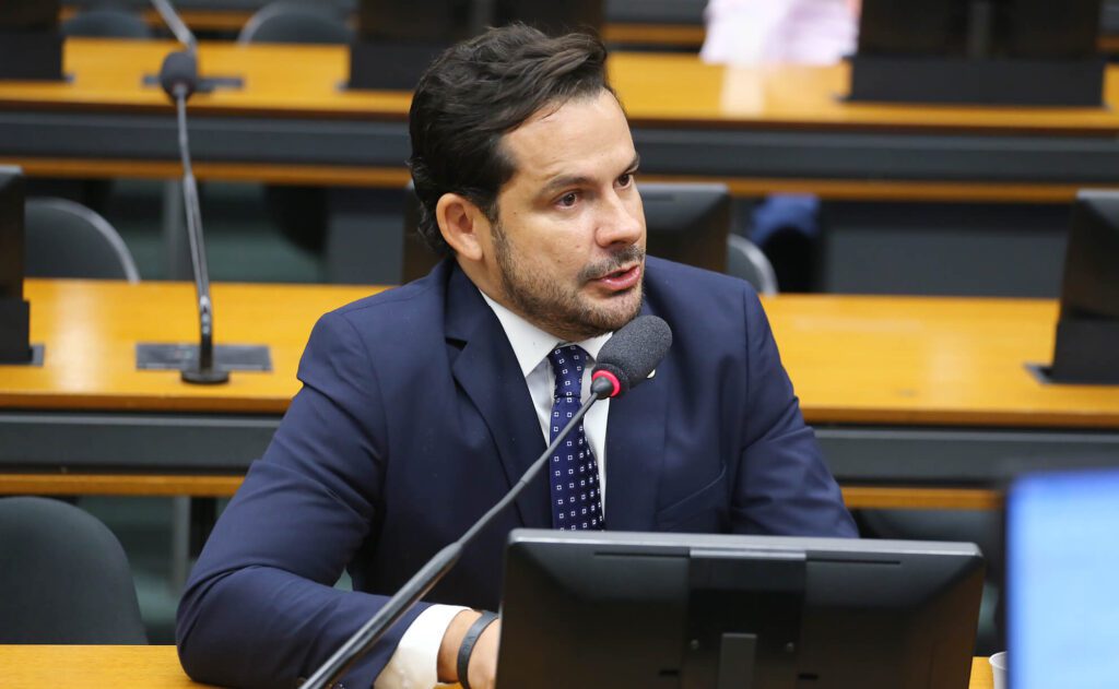 Capitao Alberto Neto lidera disputa ao Senado 1 Portal Fred Novaes