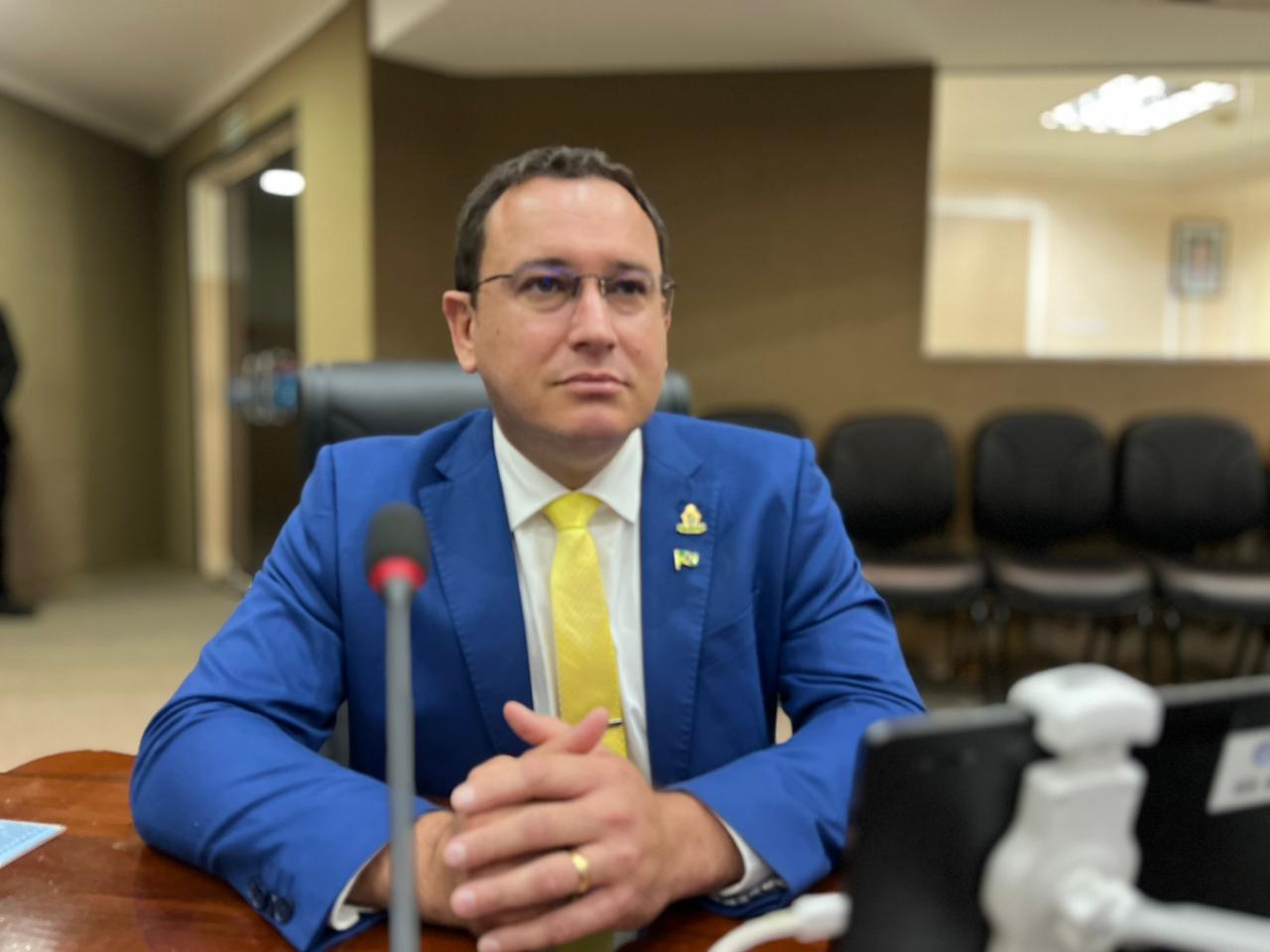 Raiff Matos propõe debate sobre impacto do trauma infantil no futuro dos jovens