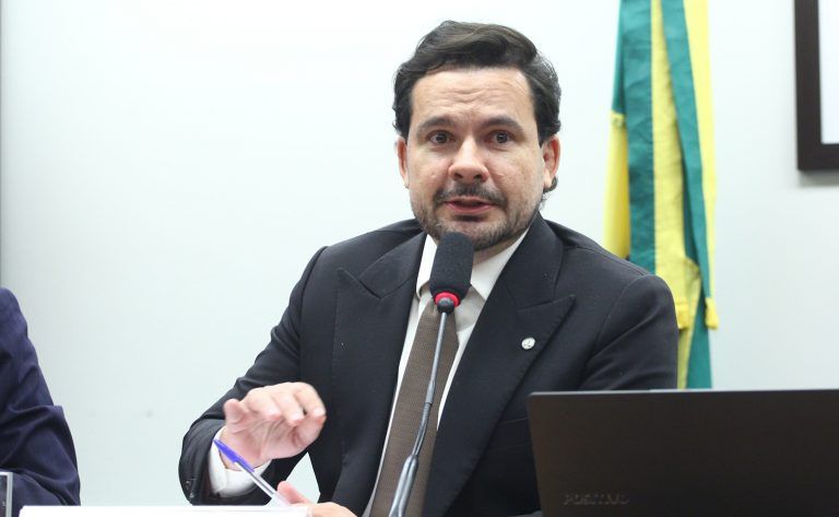 Capitão Alberto Neto confronta Governo Federal sobre demarcação em Barcelos