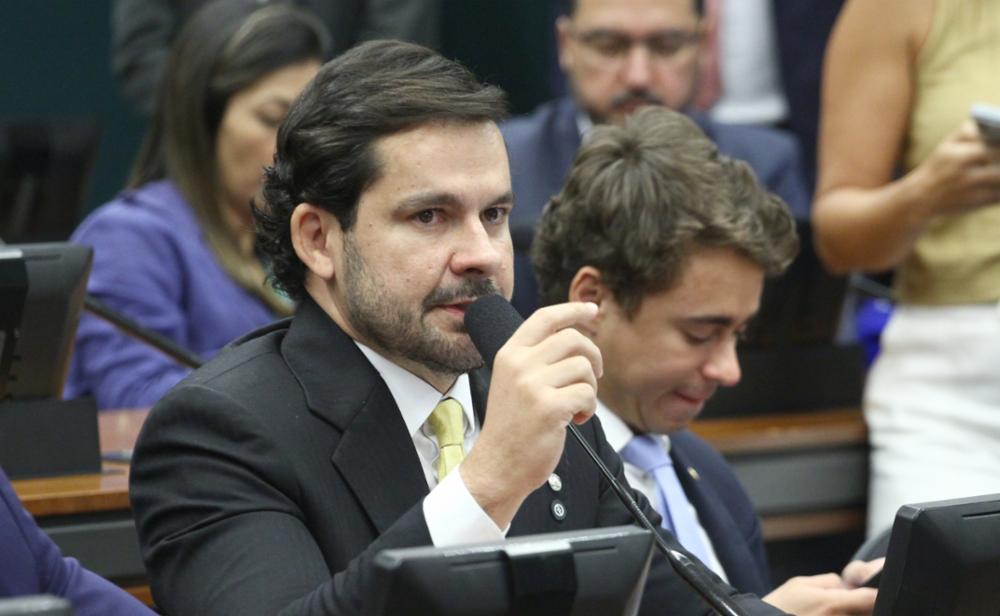 Alberto Neto lidera disputa ao Senado, aponta  Instituto Veritá