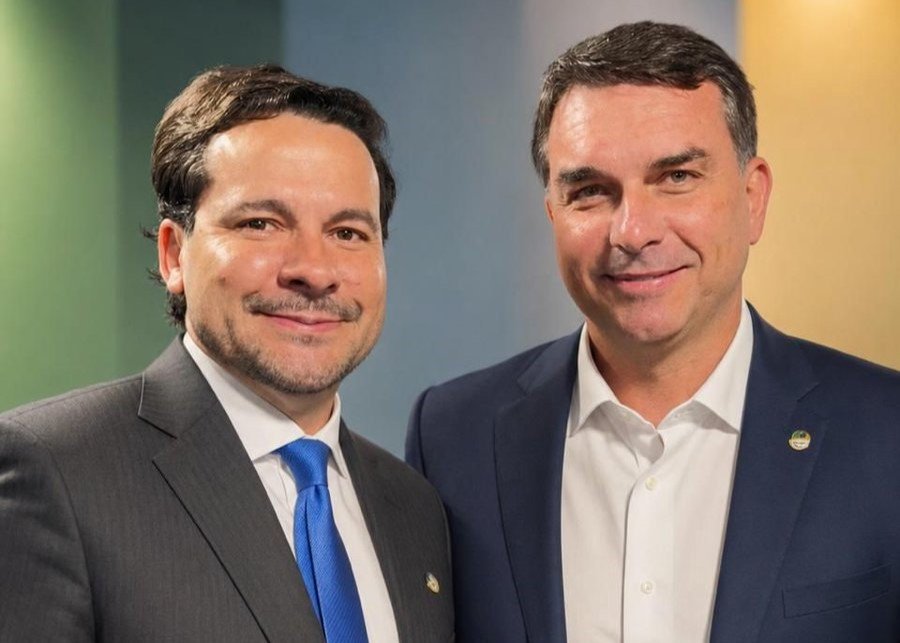 Capitão Alberto Neto e Flávio Bolsonaro