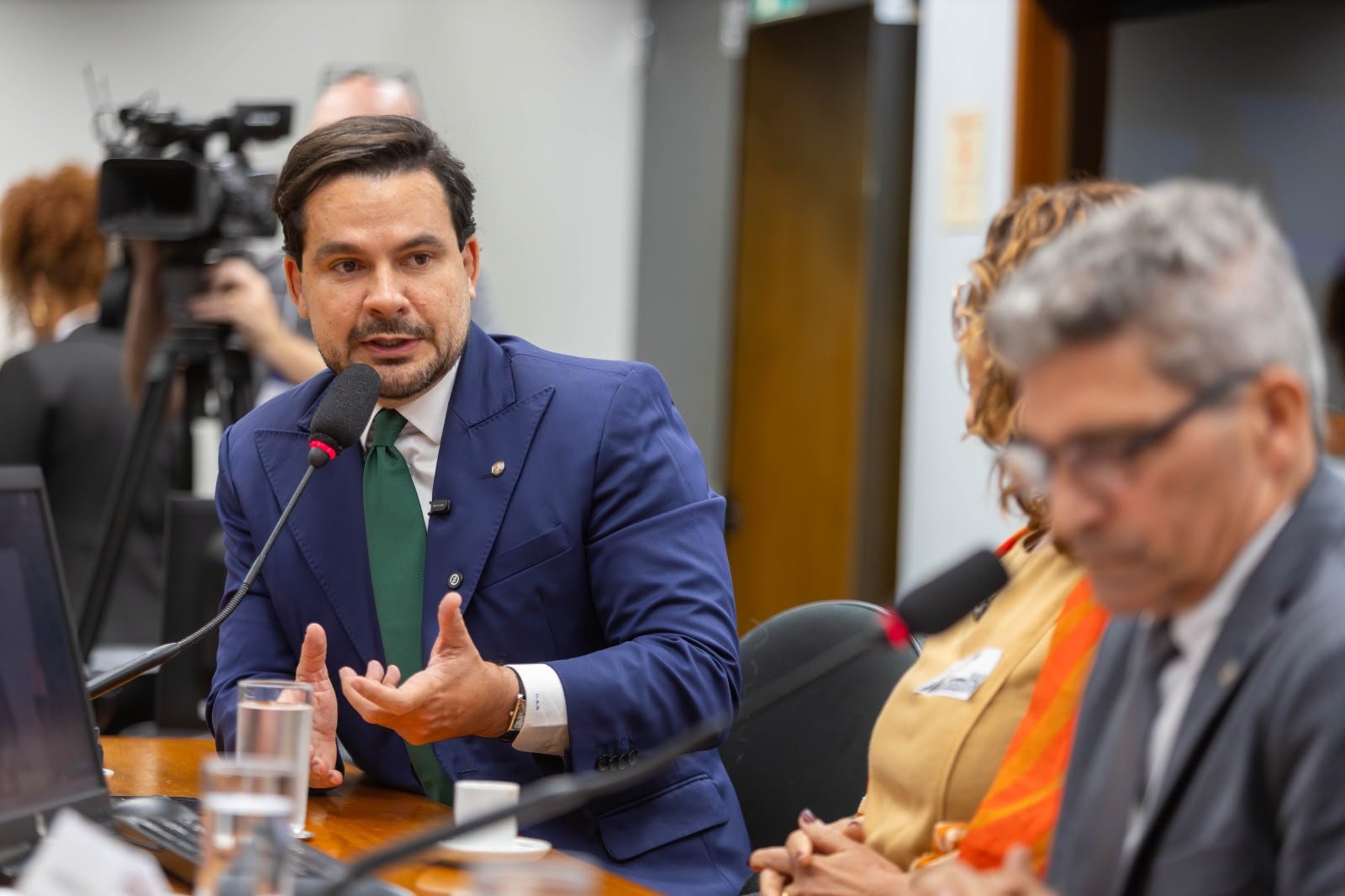 Capitão Alberto Neto assina CPMI para investigar Lulinha