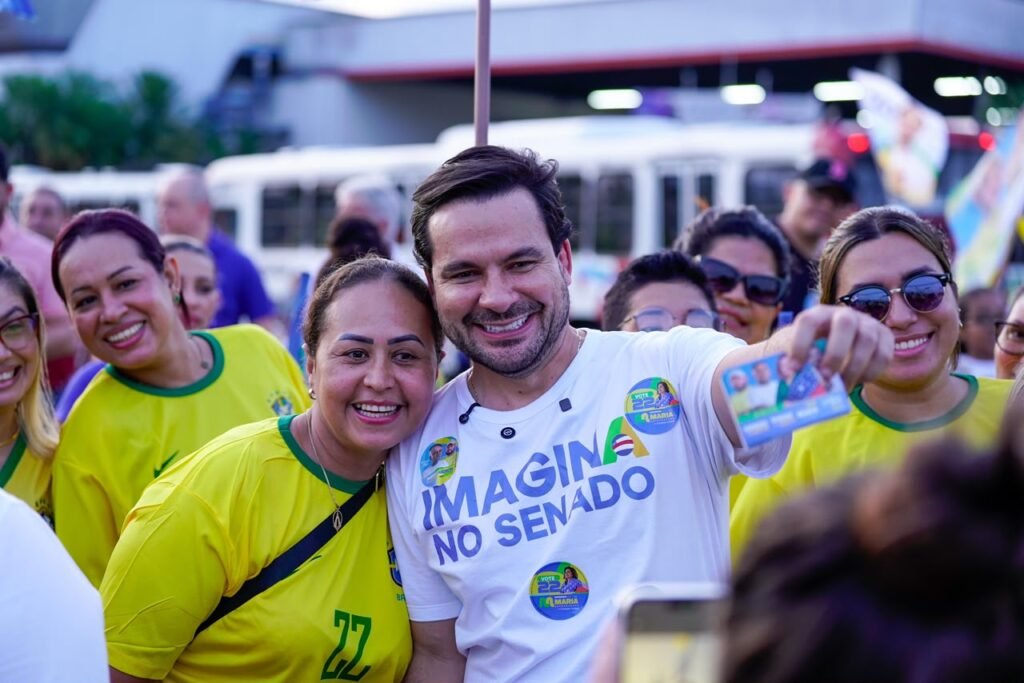Capitao Alberto Neto testa popularidade nas ruas de Manaus Portal Fred Novaes
