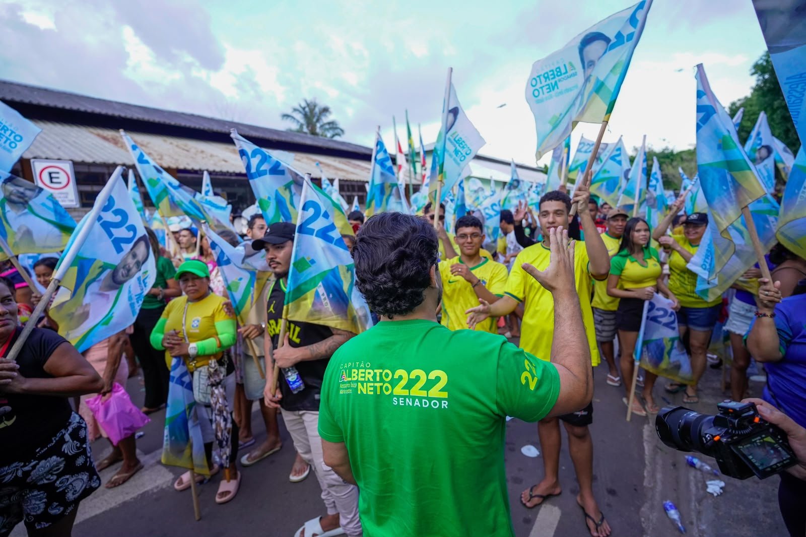 Alberto Neto mobiliza apoiadores em Iranduba e promete recursos para acabar com lixão