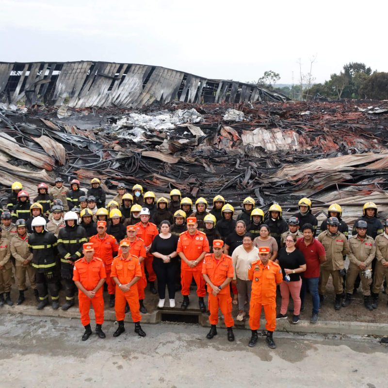 Bombeiros apresentam balanço da operação que extinguiu incêndio no Distrito II
