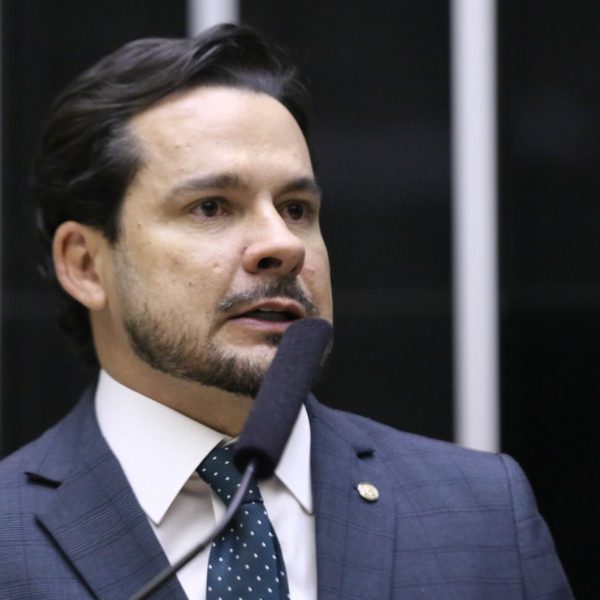 Câmara aprova projeto do Capitão Alberto Neto que garante resposta imediata da Anac a casos de violência contra mulheres