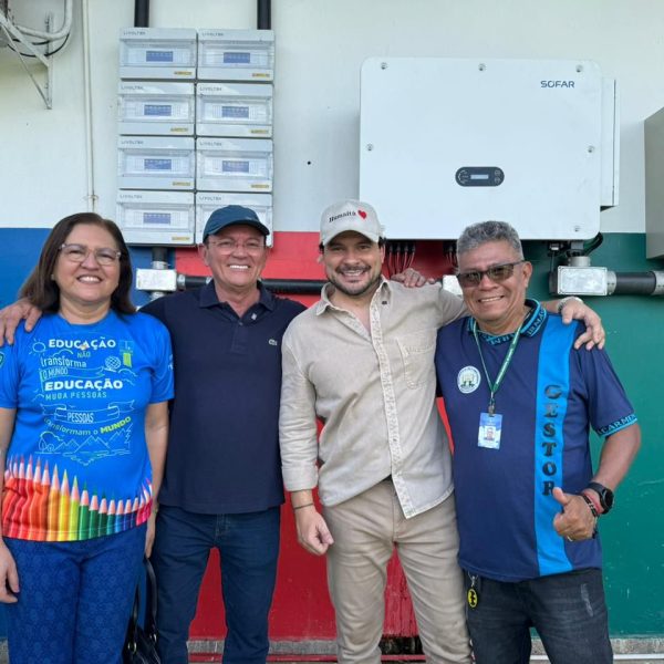 Capitão Alberto Neto inaugura sistema de energia solar em escolas de Humaitá