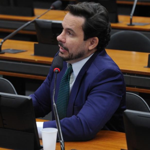 Câmara aprova proposta do Capitão Alberto Neto que facilita acúmulo de cargo para professores