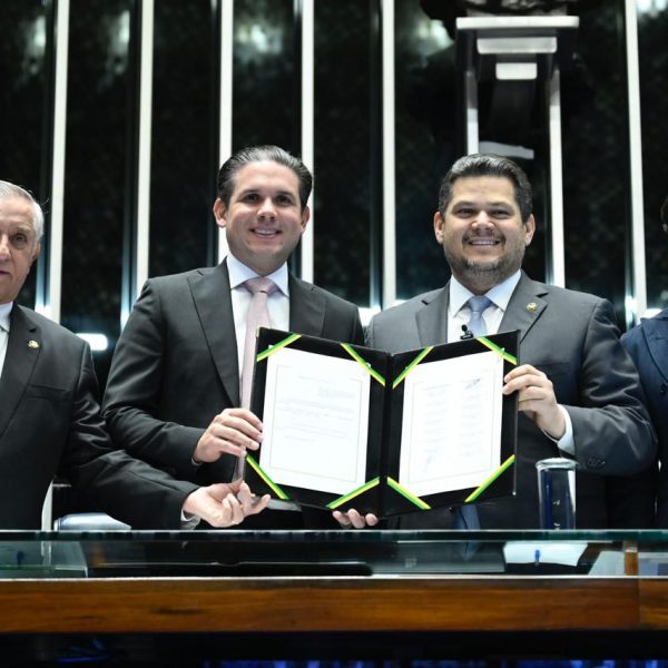 PEC 169 é promulgada no Senado e garante vitória histórica aos professores brasileiros