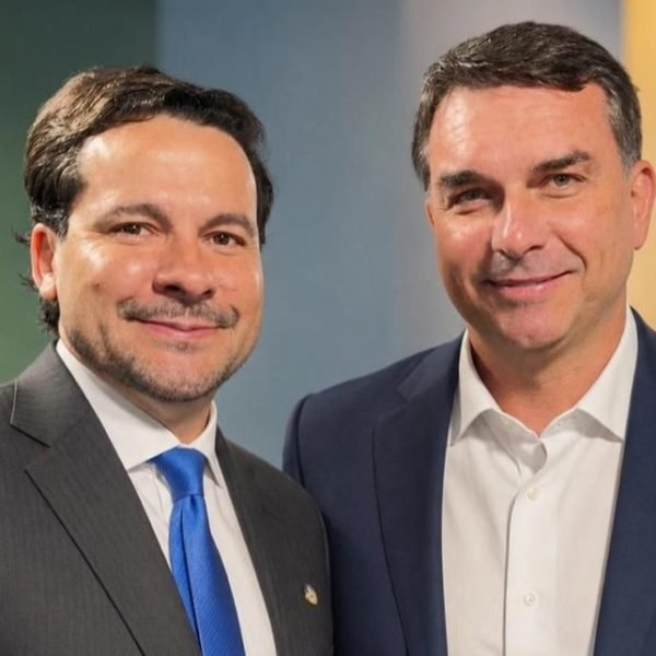 Capitão Alberto Neto e Flávio Bolsonaro