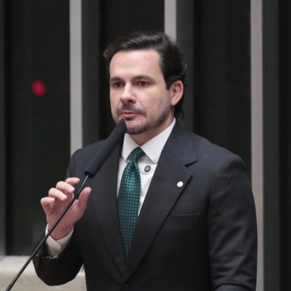 Capitão Alberto Neto consolida posição de liderança na corrida por uma vaga ao Senado