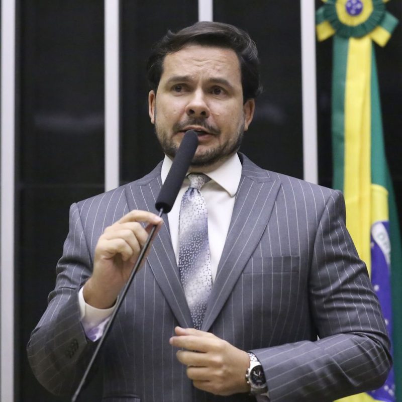 Capitão Alberto Neto defende internet de qualidade para  comunidades da Amazônia