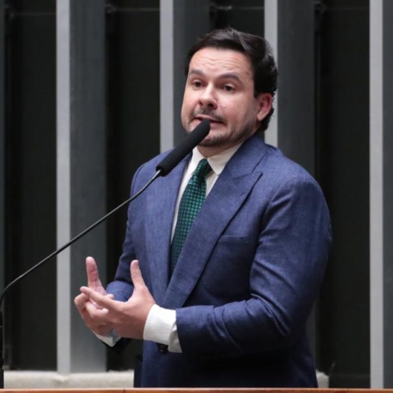 Capitão Alberto Neto lidera corrida ao Senado no Amazonas, aponta Real Time Big Data