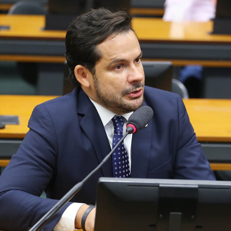 Alberto Neto aparece na liderança da disputa ao Senado no Amazonas, aponta Veritá