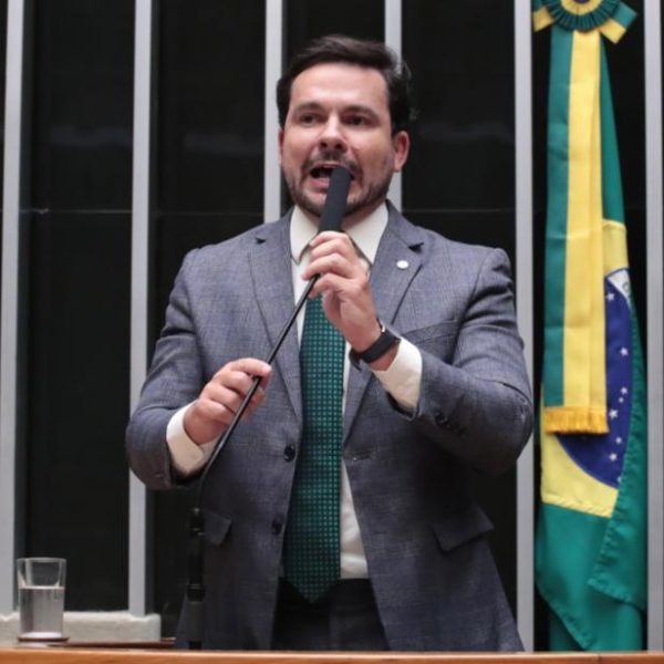 Capitão Alberto Neto cobra governo Lula sobre avanço internacional do PCC e CV