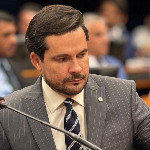 Com relatoria do Capitão Alberto Neto, CCJC aprova projeto que corrige injustiça contra PMs