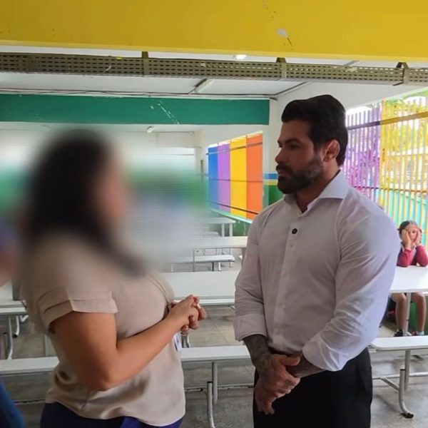 Capitão Carpê flagra escola municipal sem aulas e cobra providências da Semed