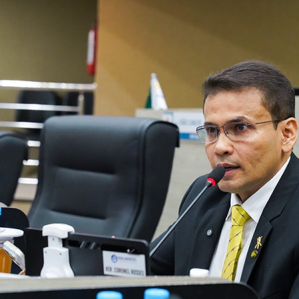 CMM registra embate sobre tempo regimental após críticas a David Almeida