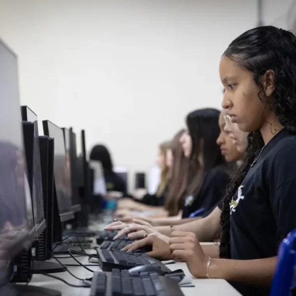 Matrículas em cursos de IA quintuplicam em um ano no Senai
