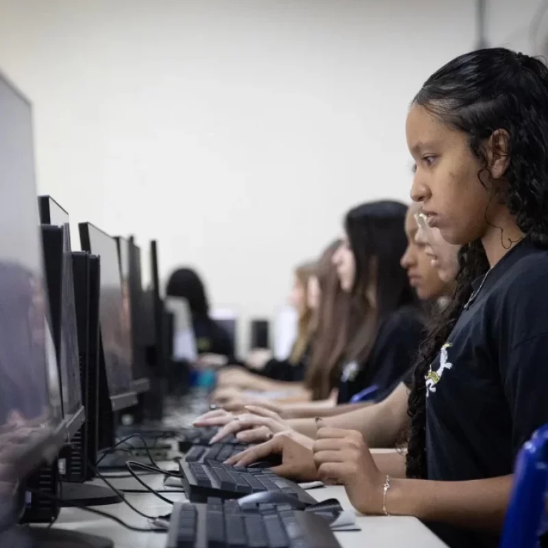 Matrículas em cursos de IA quintuplicam em um ano no Senai