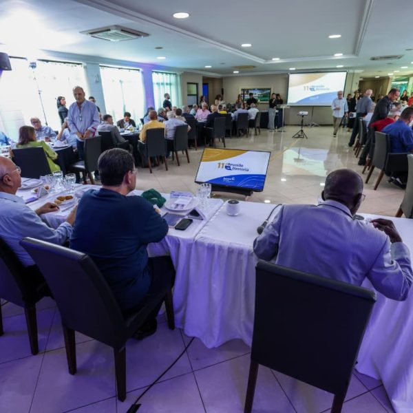 Eduardo Braga detalha impactos da reforma tributária em encontro na Fecomércio-AM