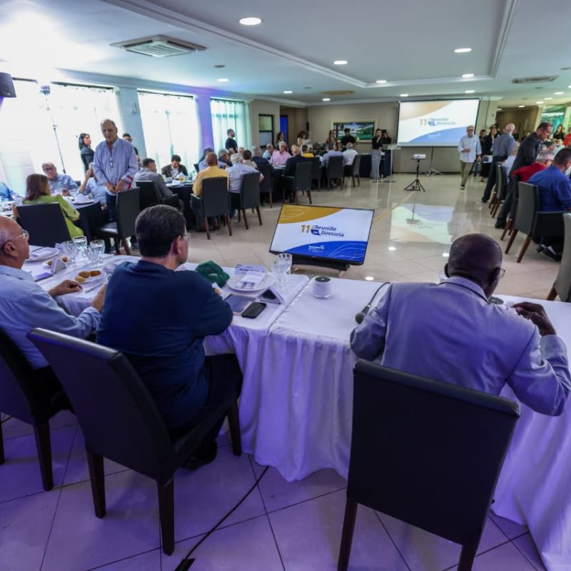 Eduardo Braga detalha impactos da reforma tributária em encontro na Fecomércio-AM