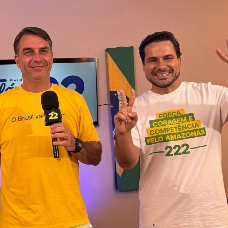 Flávio Bolsonaro reforça apoio a Alberto Neto na eleição para o Senado