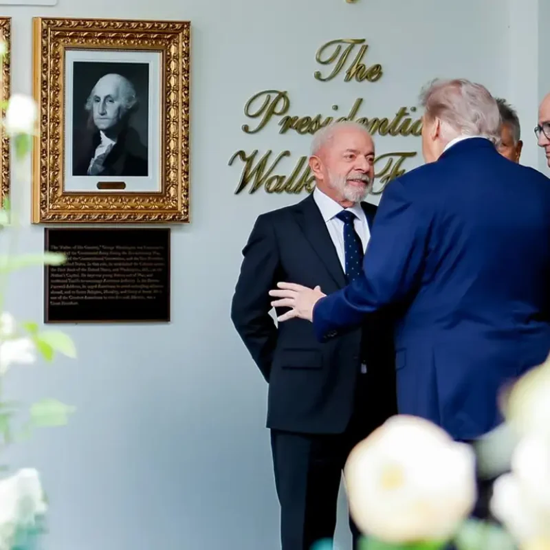 Constrangida, mídia ‘chapa branca’ engole narrativa de Lula na visita a Trump