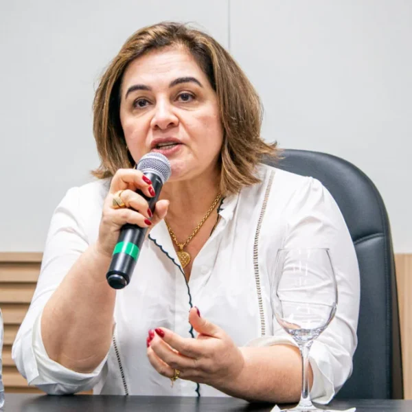 Maria do Carmo endurece discurso no PL do Amazonas