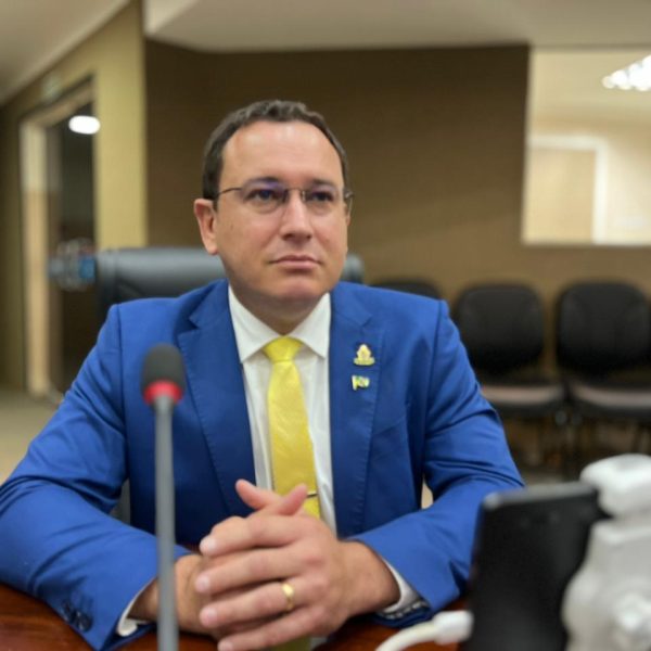 Raiff Matos propõe debate sobre impacto do trauma infantil no futuro dos jovens