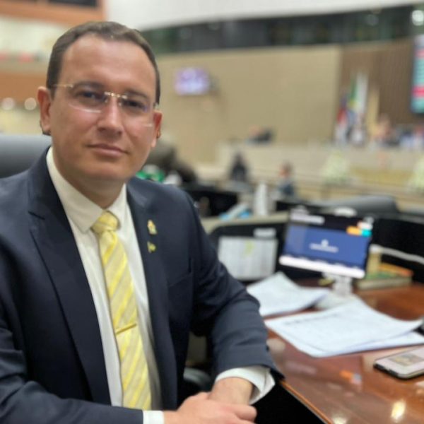 PL de Raiff Matos contra evasão escolar avança na CMM
