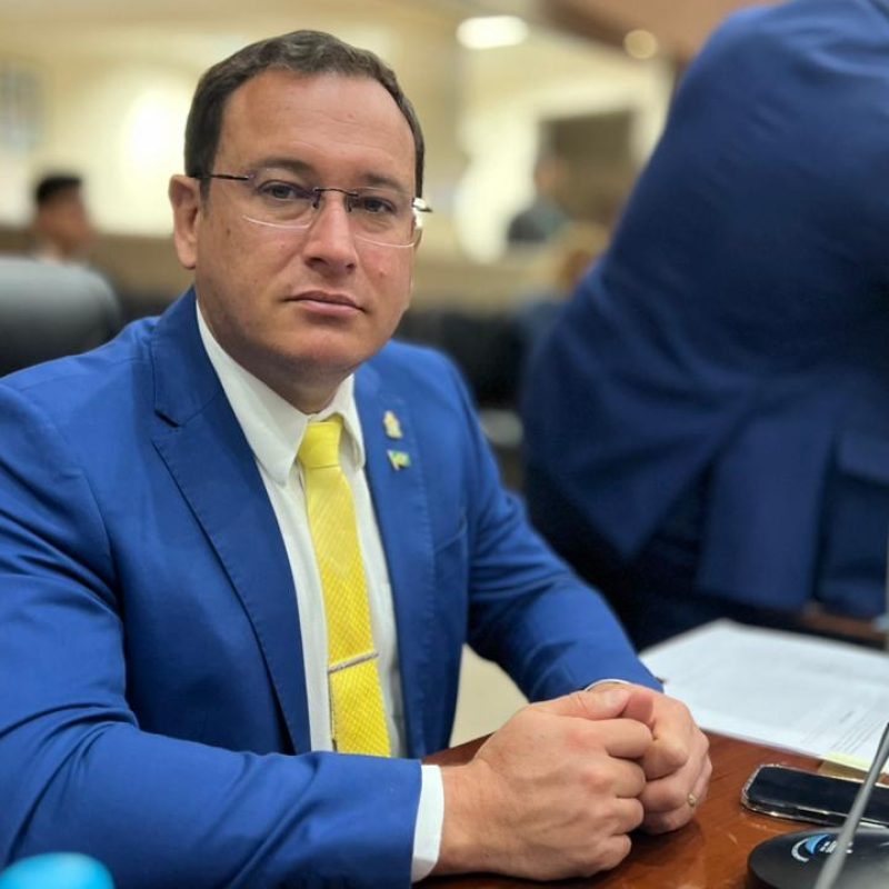 Câmara aprova semana contra evasão escolar proposta por Raiff Matos