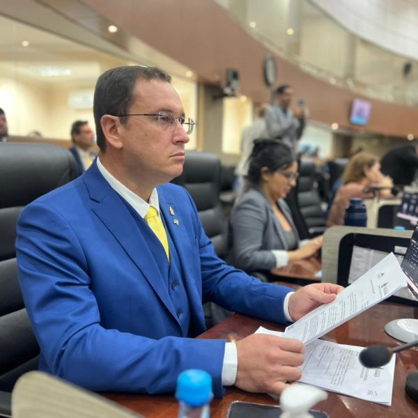 Raiff Matos vota contra reforma previdenciária da Prefeitura de Manaus