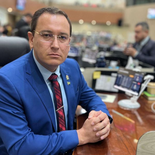 Raiff mostra indignação com ataques violentos contra conservadores