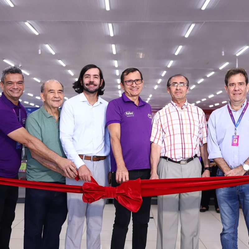TVLAR reinaugura loja em Presidente Figueiredo e entrega carro de promoção