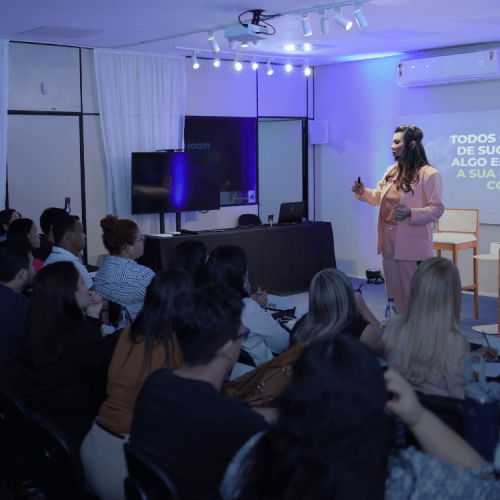 Curso em Manaus ensina oratória, marketing e gravação de vídeos para redes sociais