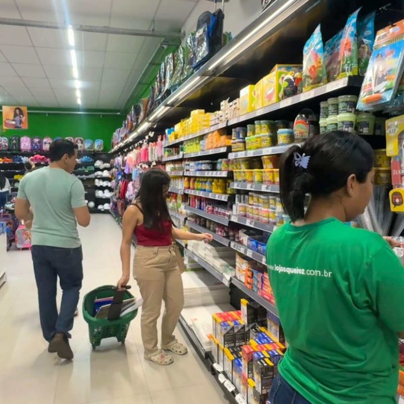 Grupo Queiroz prevê aumento de 15% nas vendas de materiais escolares em 2026