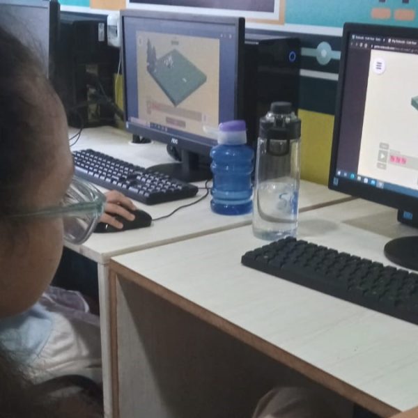 Últimos dias de inscrição para cursos de criação de games para meninas de escolas públicas